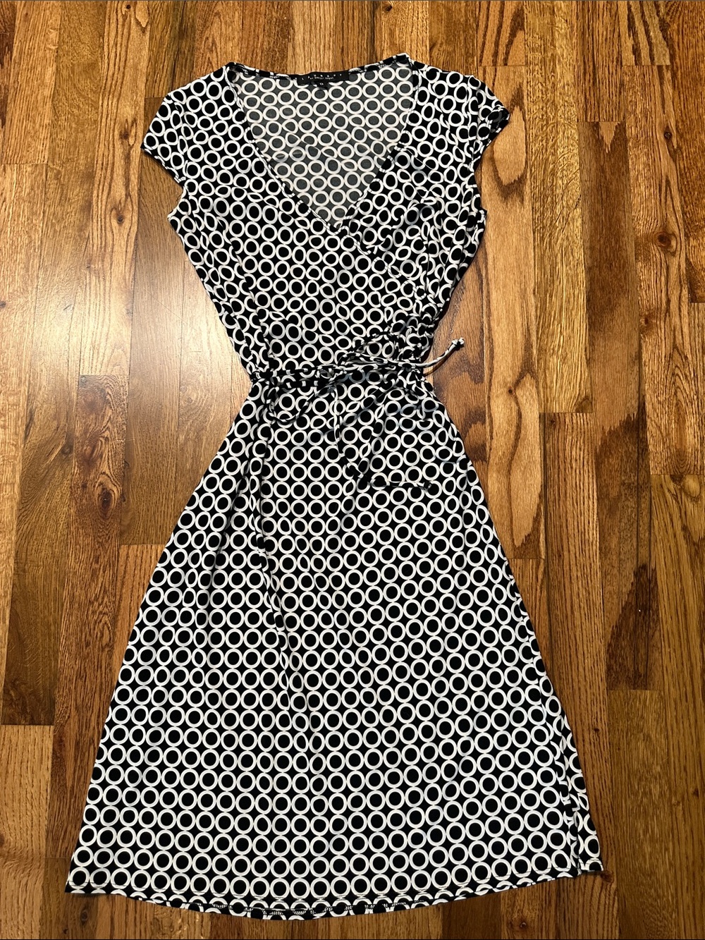 Laundry By Shelli Segal Black & White Circle Print Midi Wrap Dress size 0